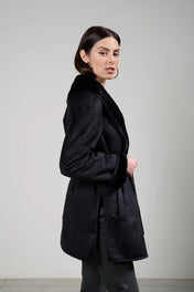Cappotto con collo sciallato in ecomontone