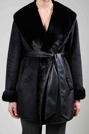 Cappotto con collo sciallato in ecomontone
