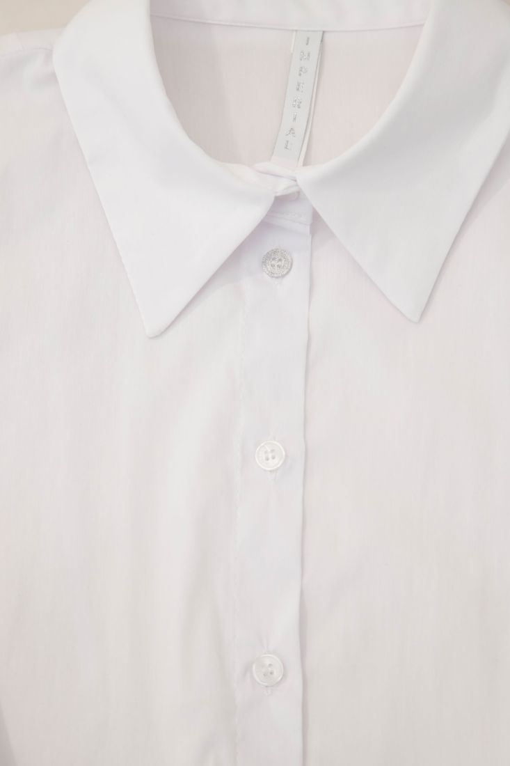Camicia con colletto classico e polsini dettaglio
