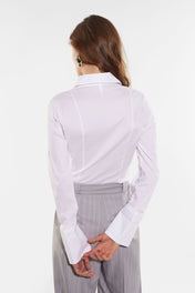 Camicia con colletto classico e polsini dettaglio