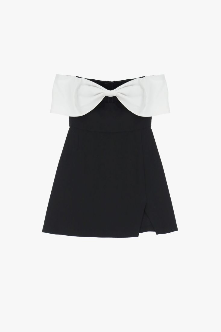 Mini abito con scollo alla Bardot, fiocco e cut-out