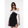Mini abito con scollo alla Bardot, fiocco e cut-out