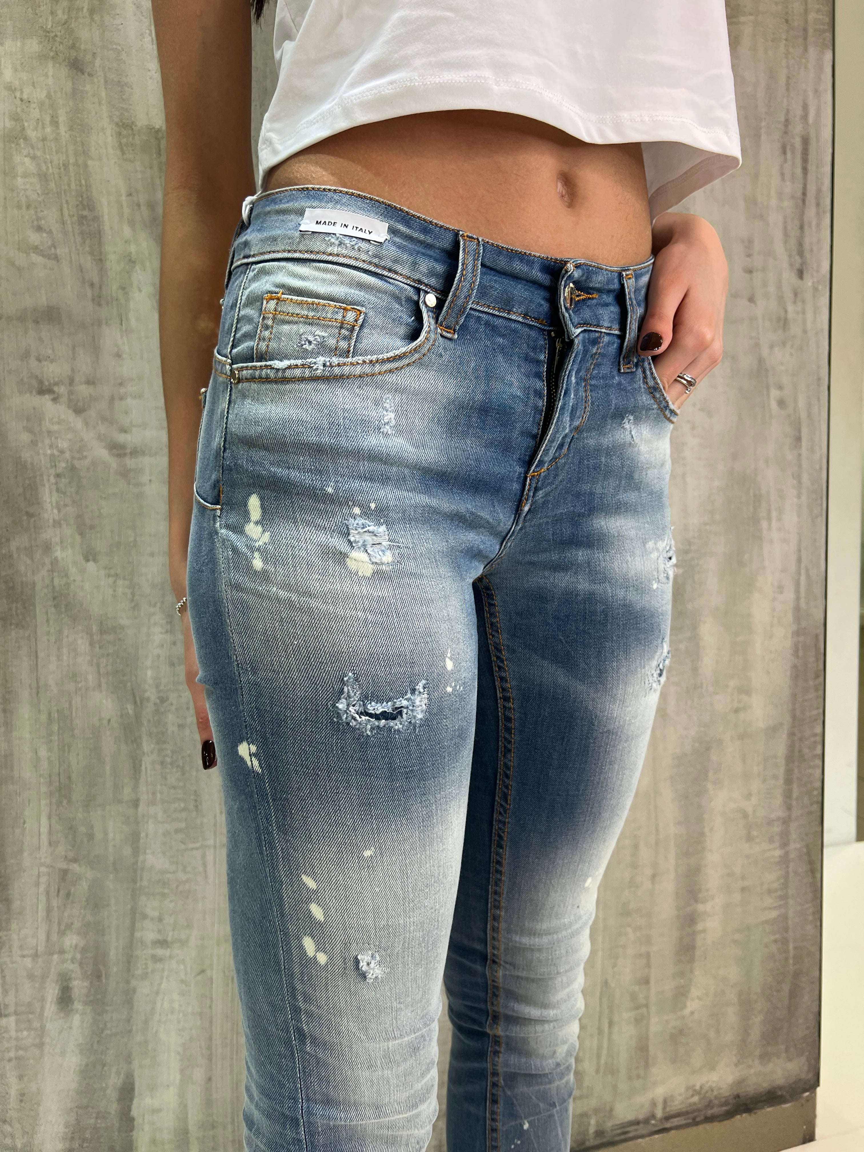 Jeans con rotture