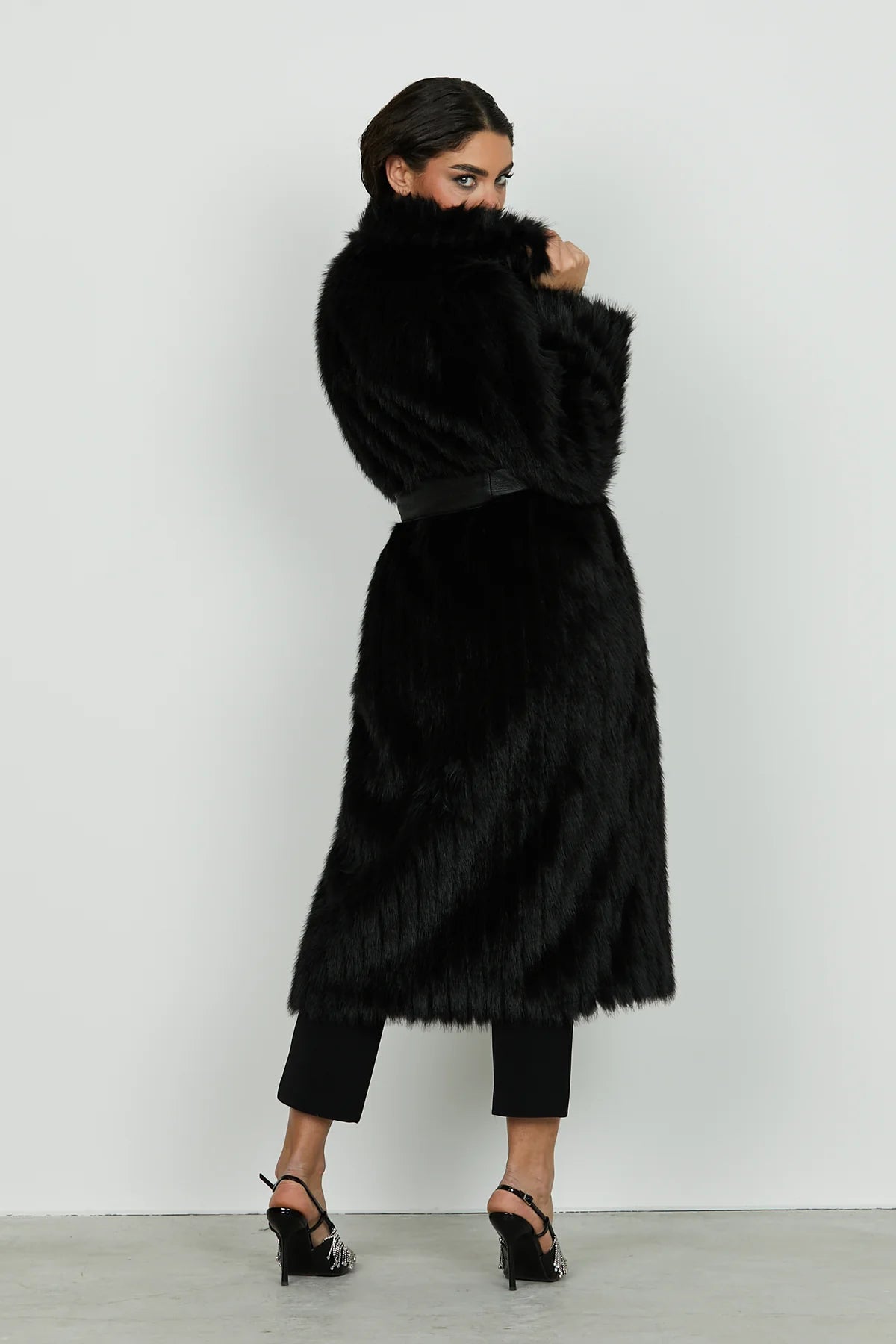 ECOPELLICCIA LUNGA CON SPILLA