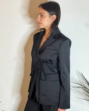 Blazer in raso con allacciatura