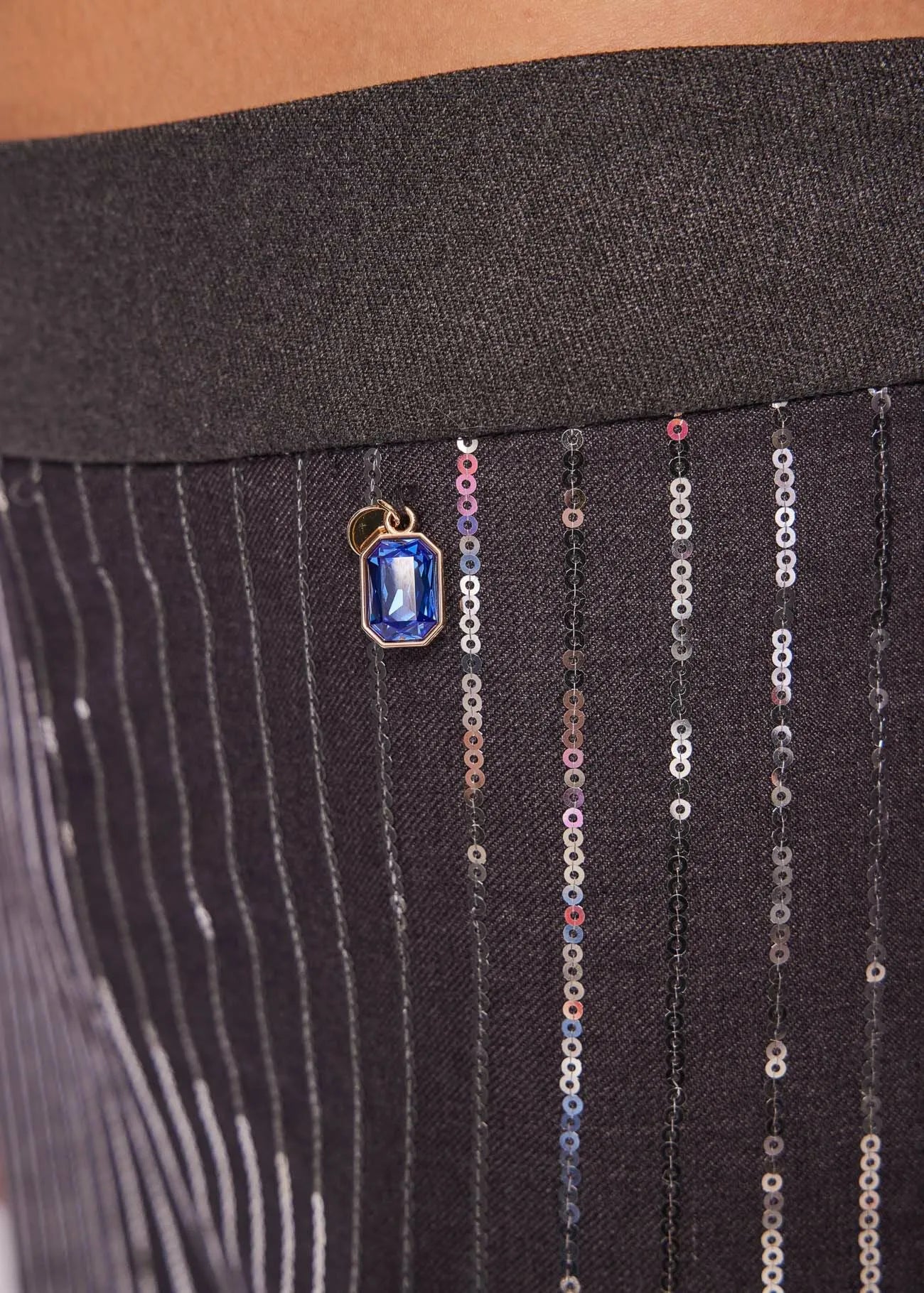 PANTALONE CON PAILLETTES