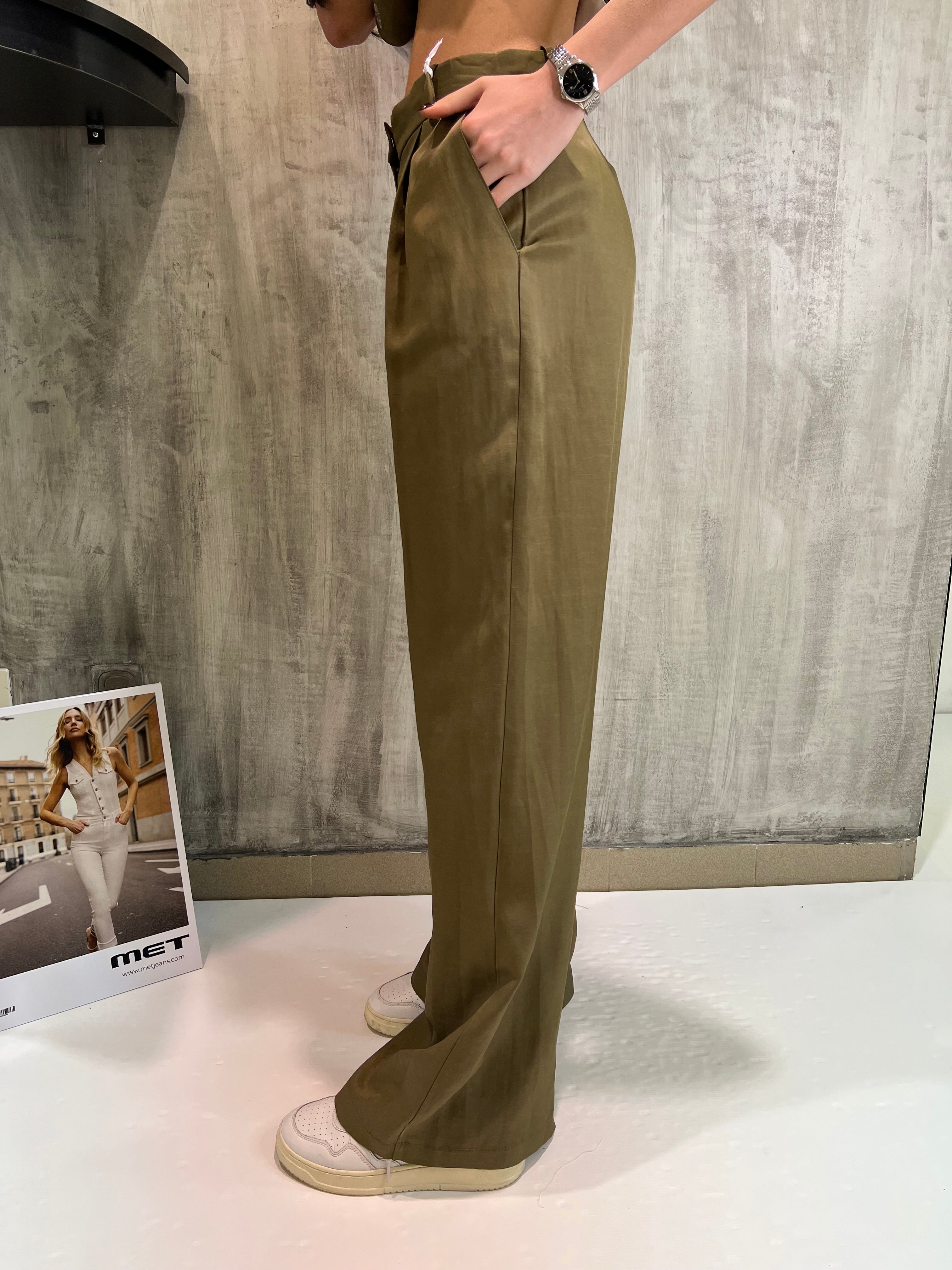 Pantaloni militari