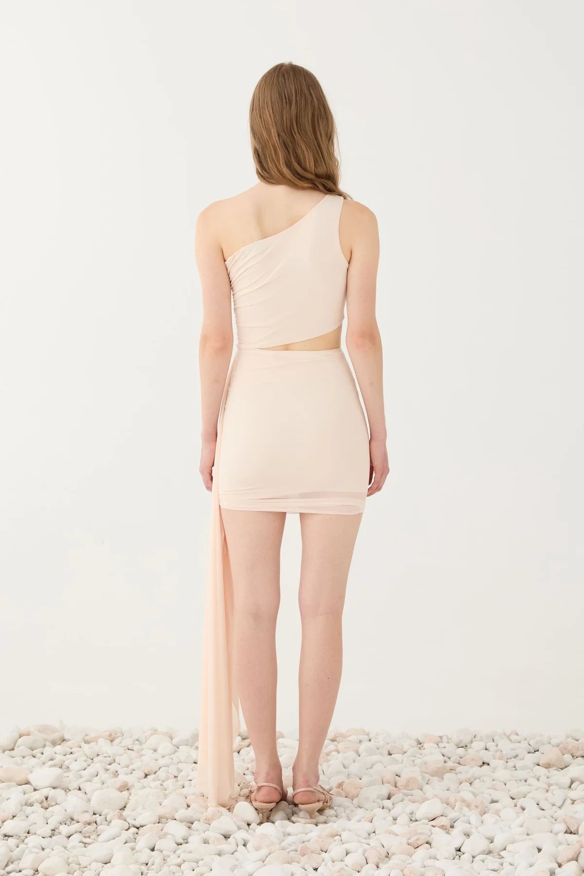 ABITO CON CUT-OUT