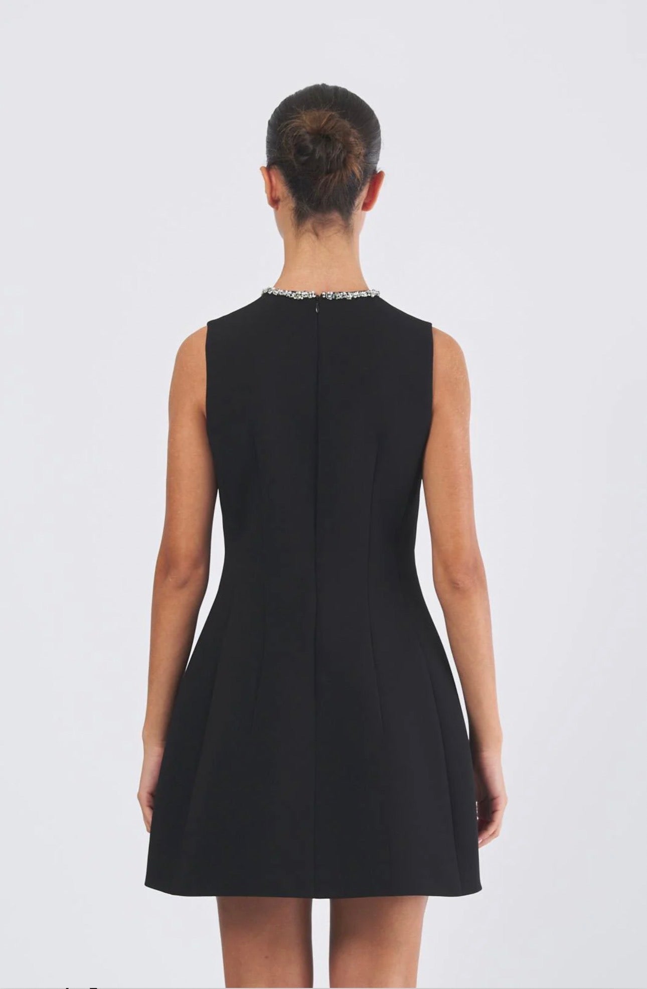 ABITO CON APPLICAZIONI SVASATO