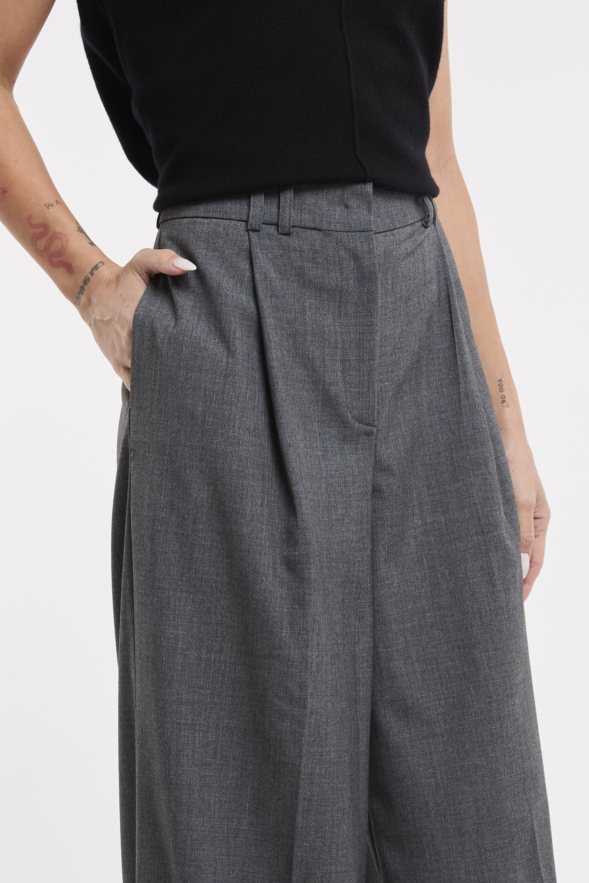 PANTALONE A PALAZZO CON PENCES