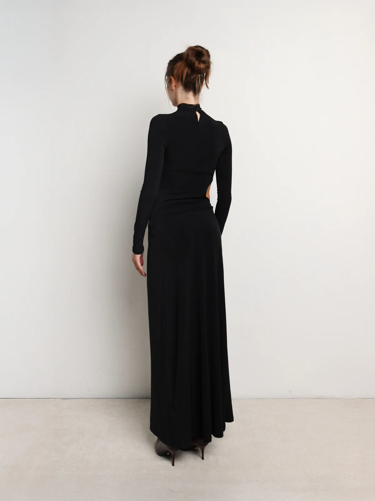 ABITO CUT OUT CON SPACCO