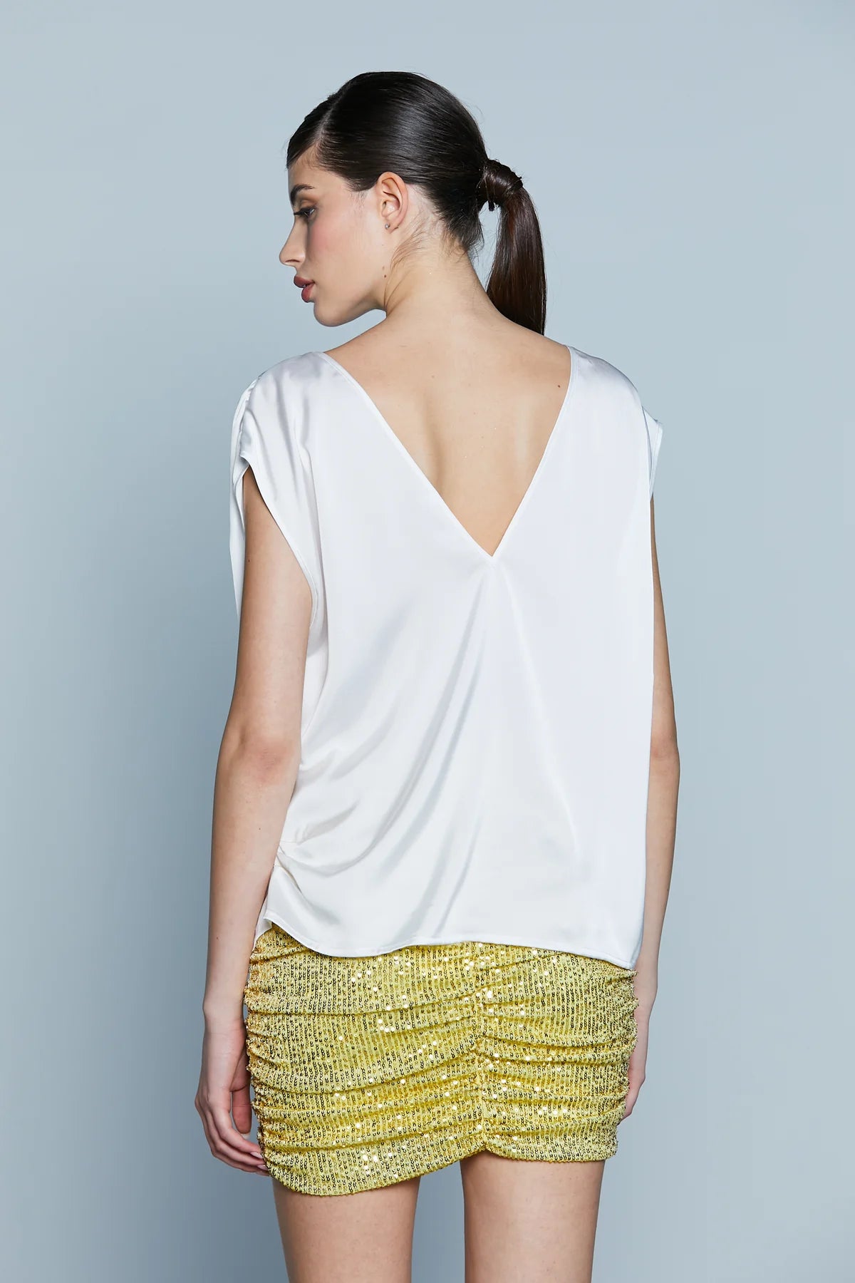 BLUSA CON COLLANA
