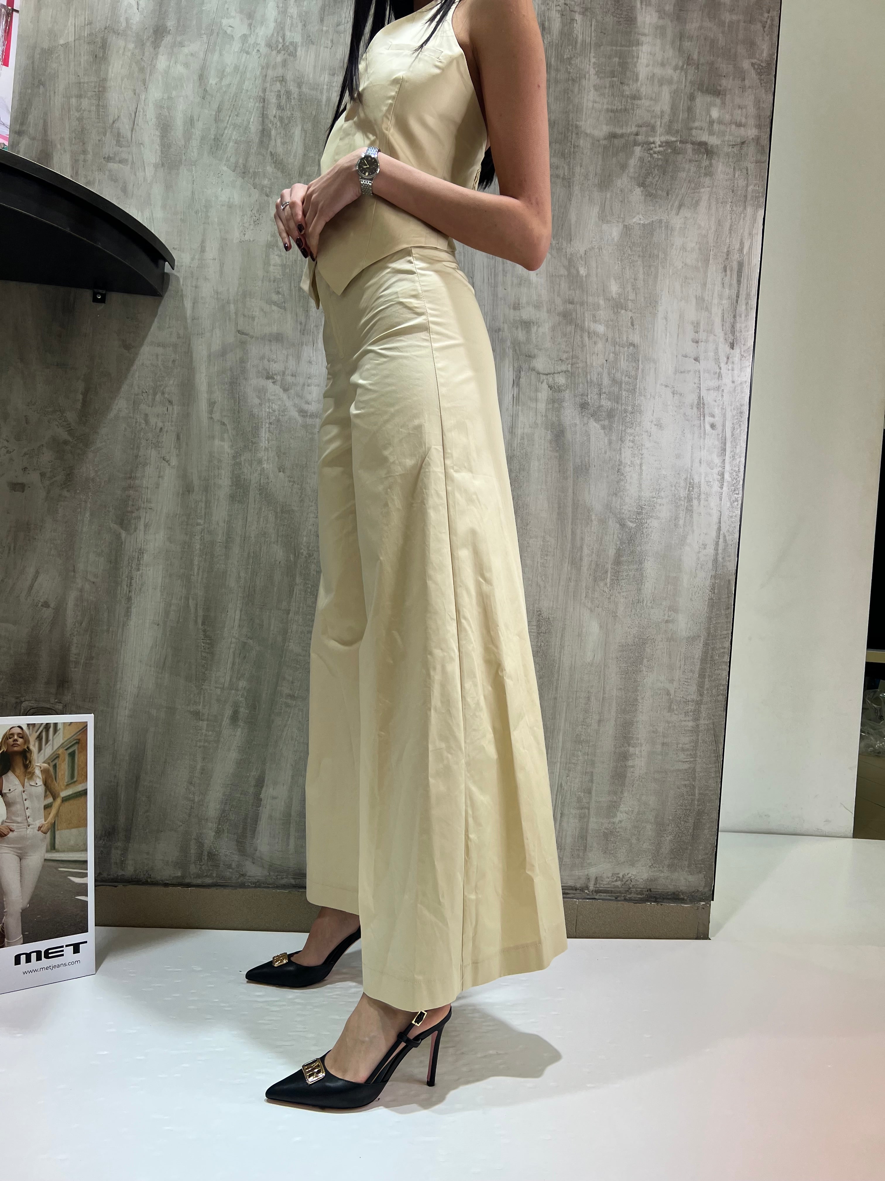 Pantaloni crema a zampa