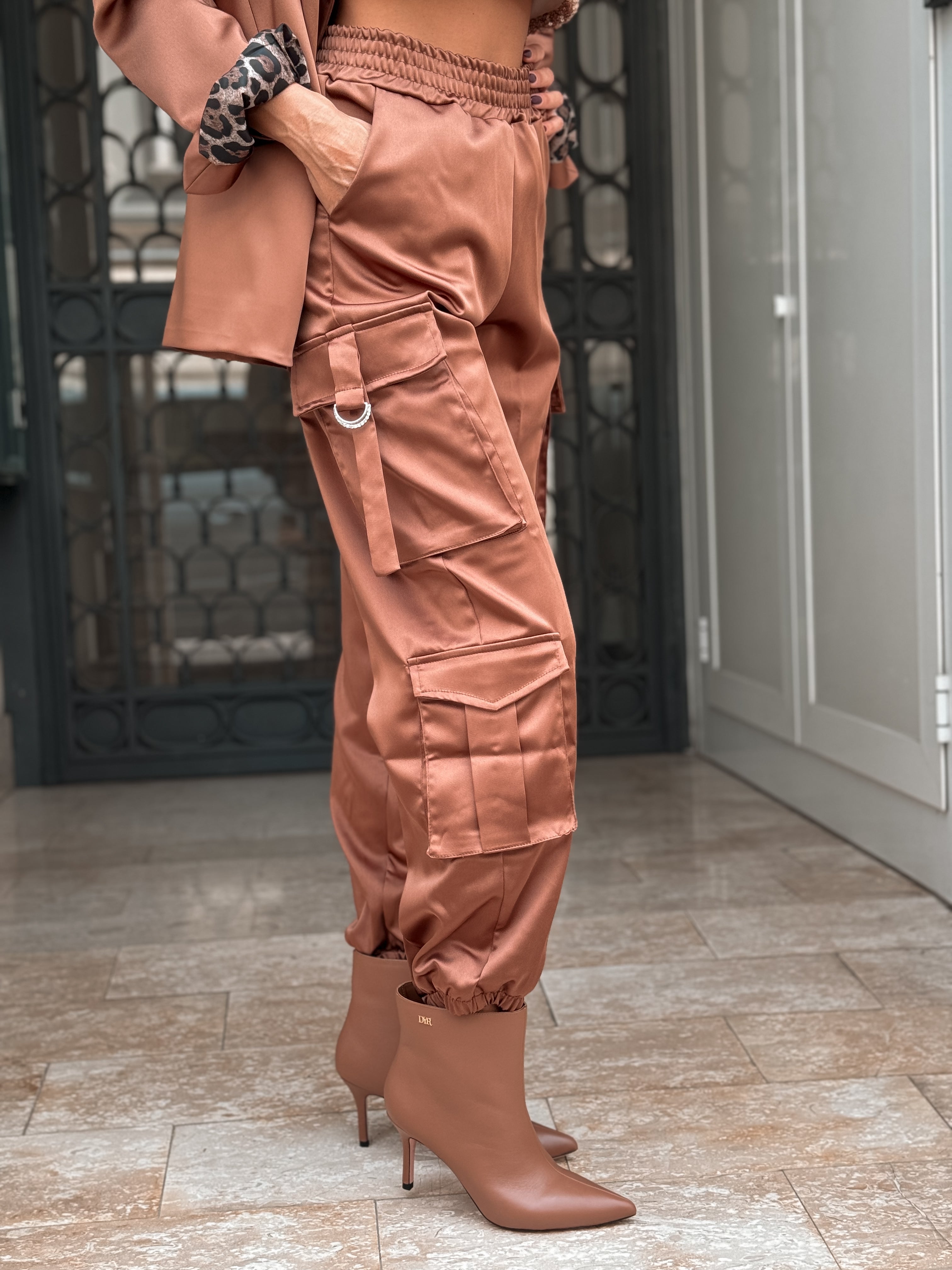 PANTALONI CARGO IN RASO