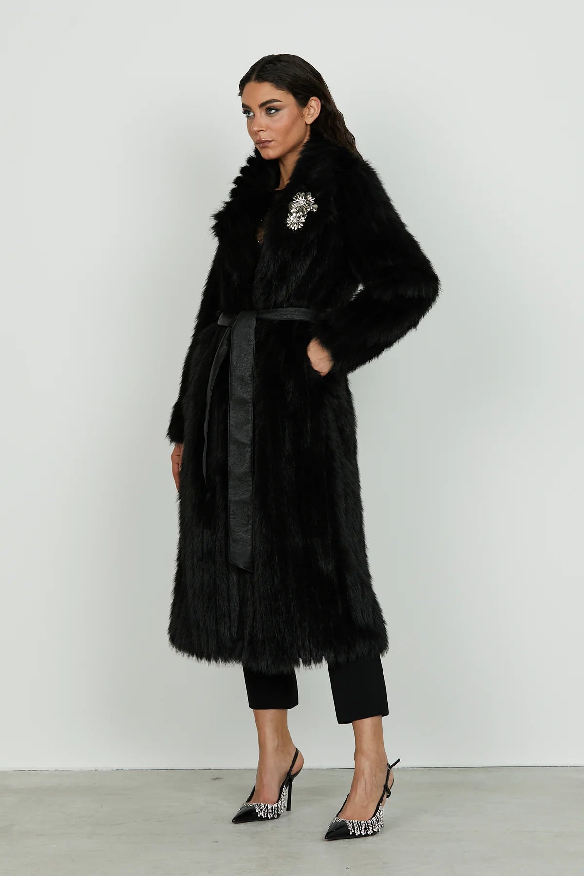 ECOPELLICCIA LUNGA CON SPILLA