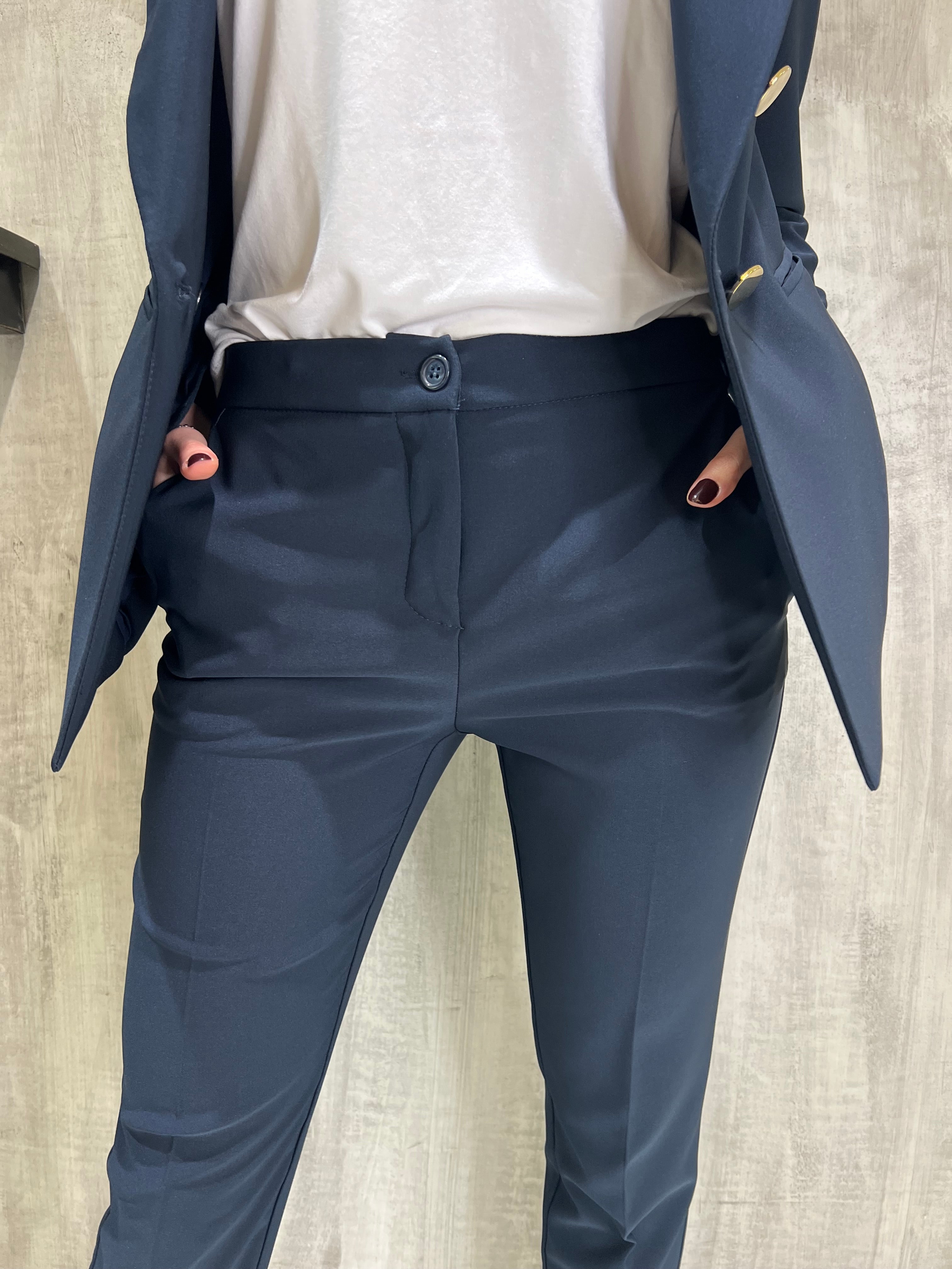 Pantalone sigaretta con risvolto