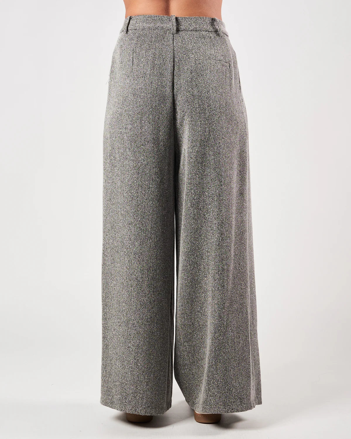 PANTALONE CON PENCES