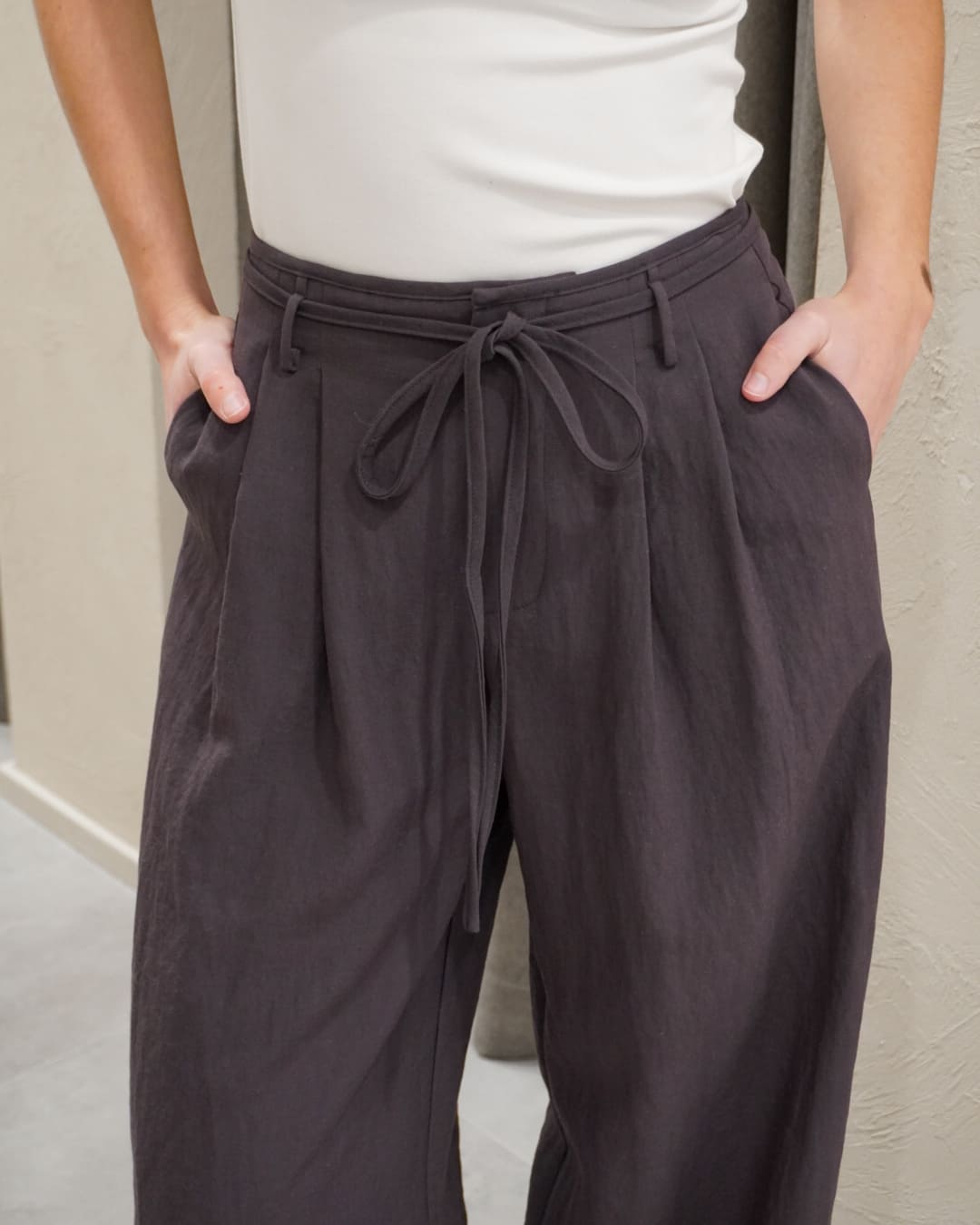 PANTALONI CON PINCES