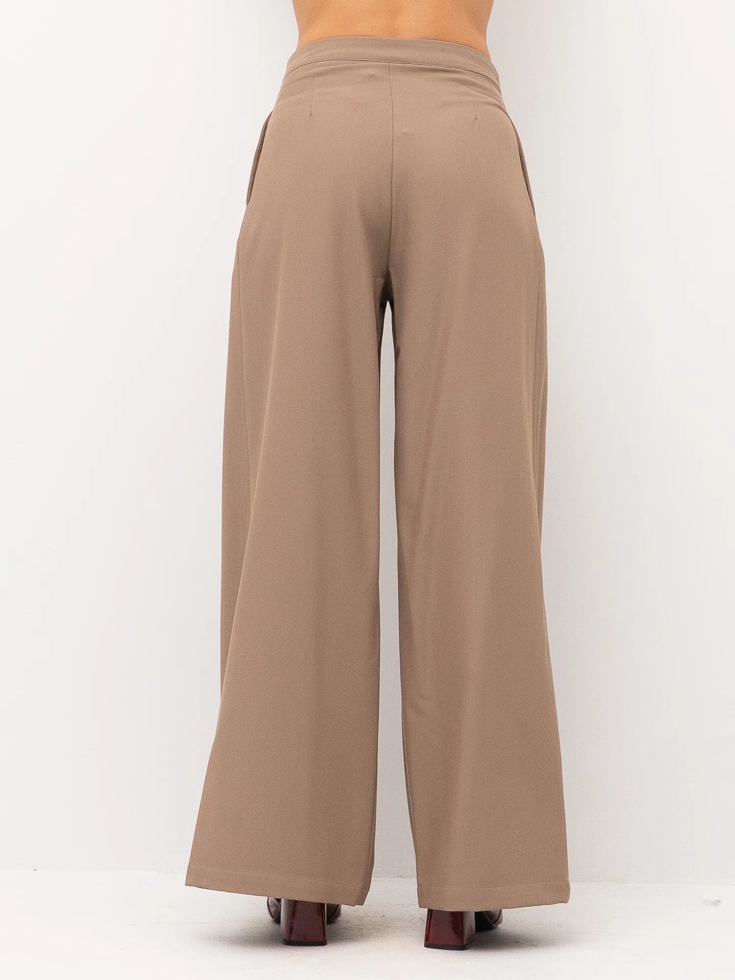 PANTALONE CON PENCES