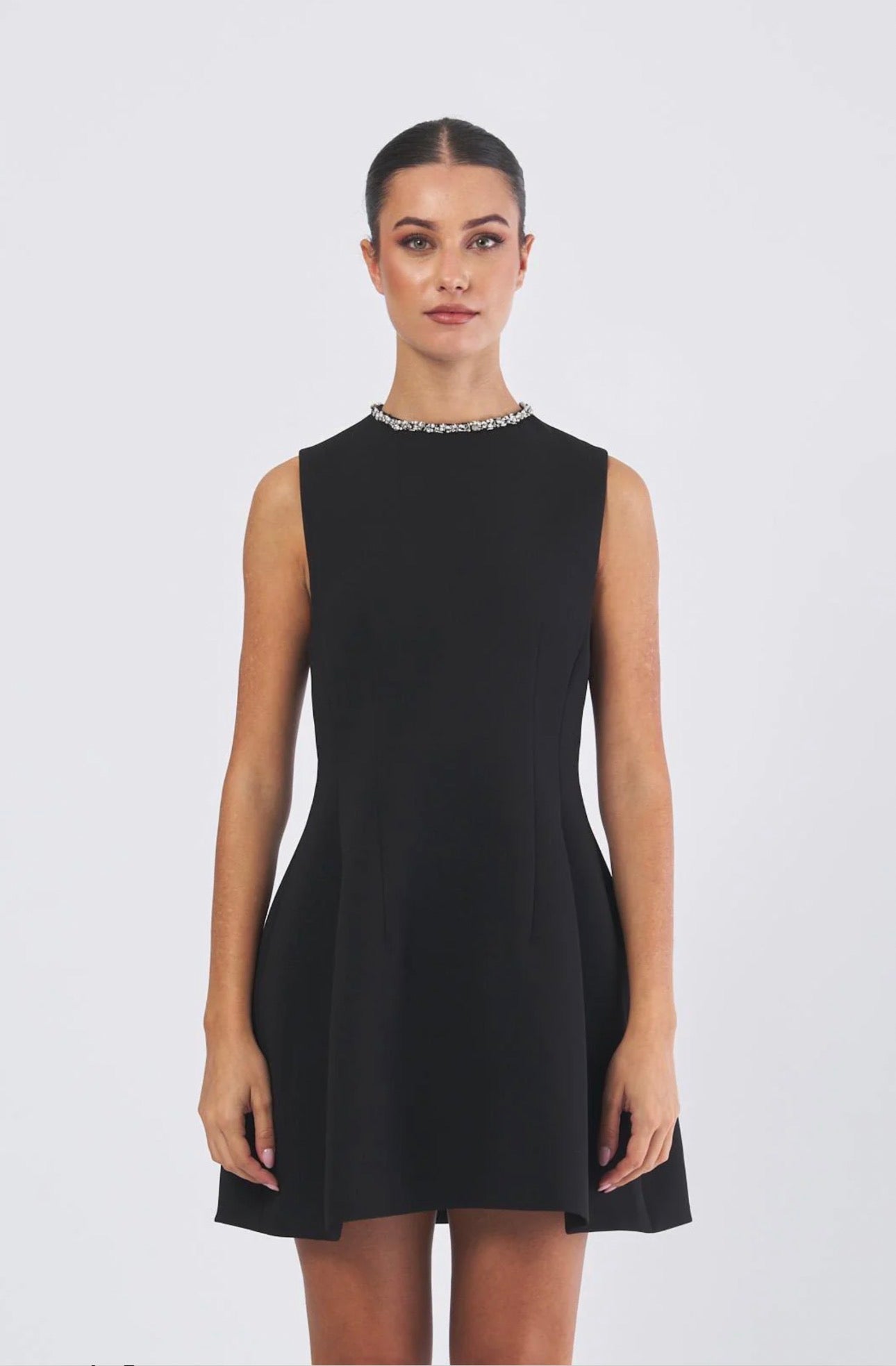 ABITO CON APPLICAZIONI SVASATO