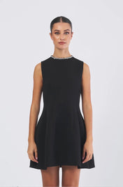 ABITO CON APPLICAZIONI SVASATO