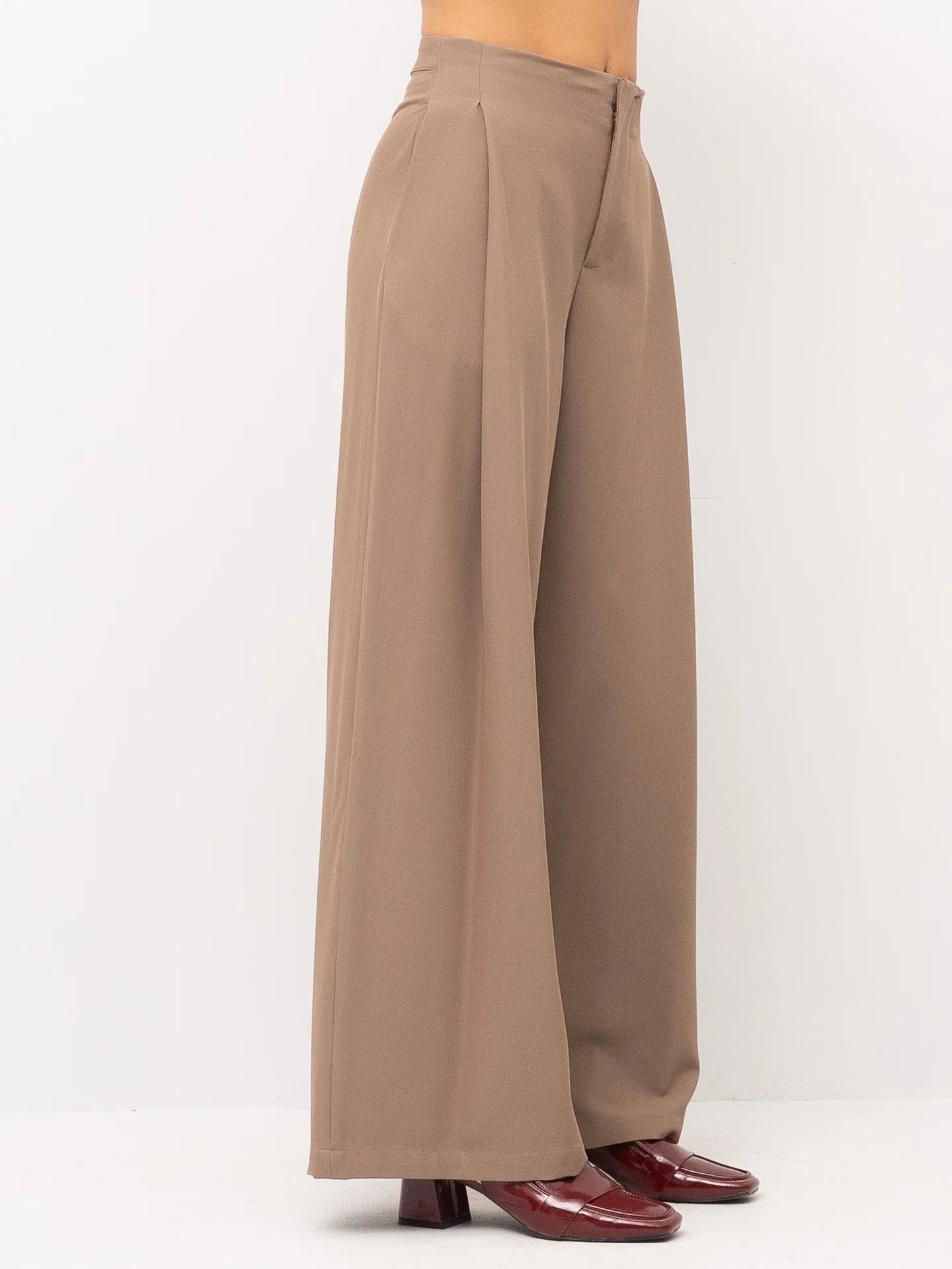 PANTALONE CON PENCES