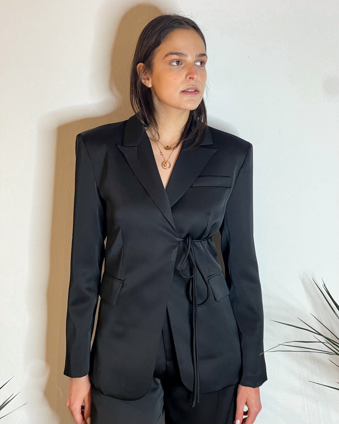 Blazer in raso con allacciatura