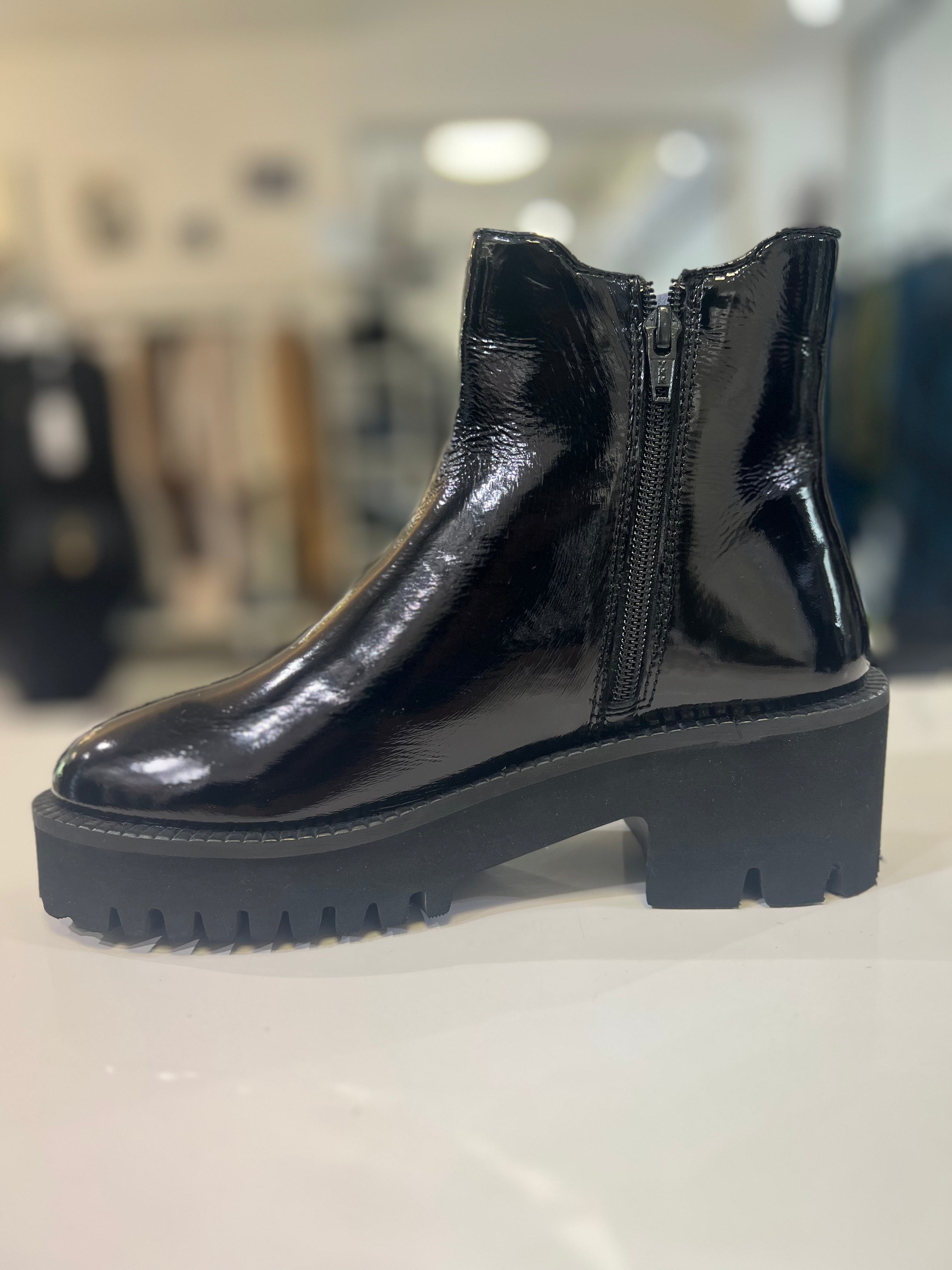 Stivaletto in vernice