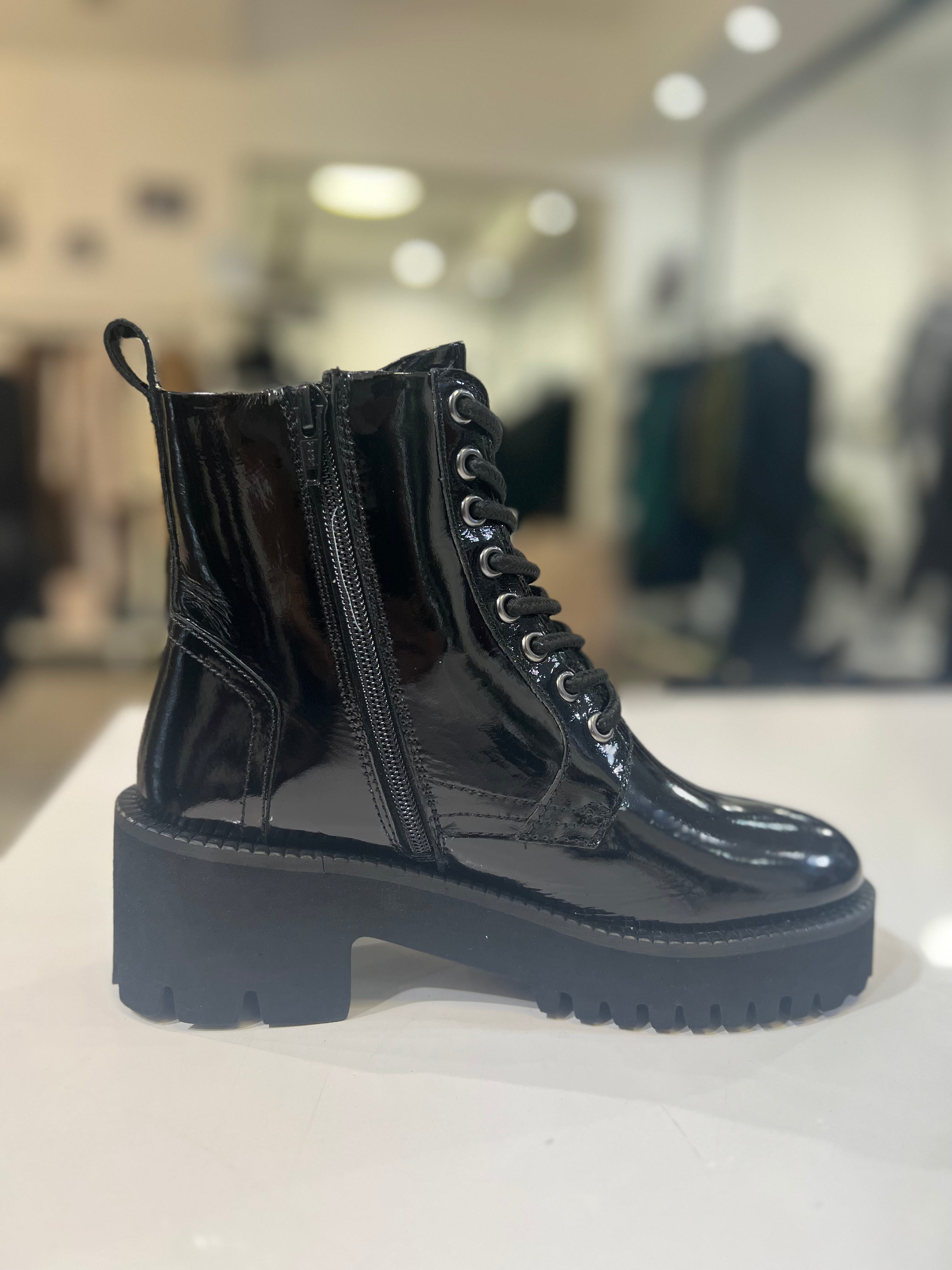 Stivaletto in vernice