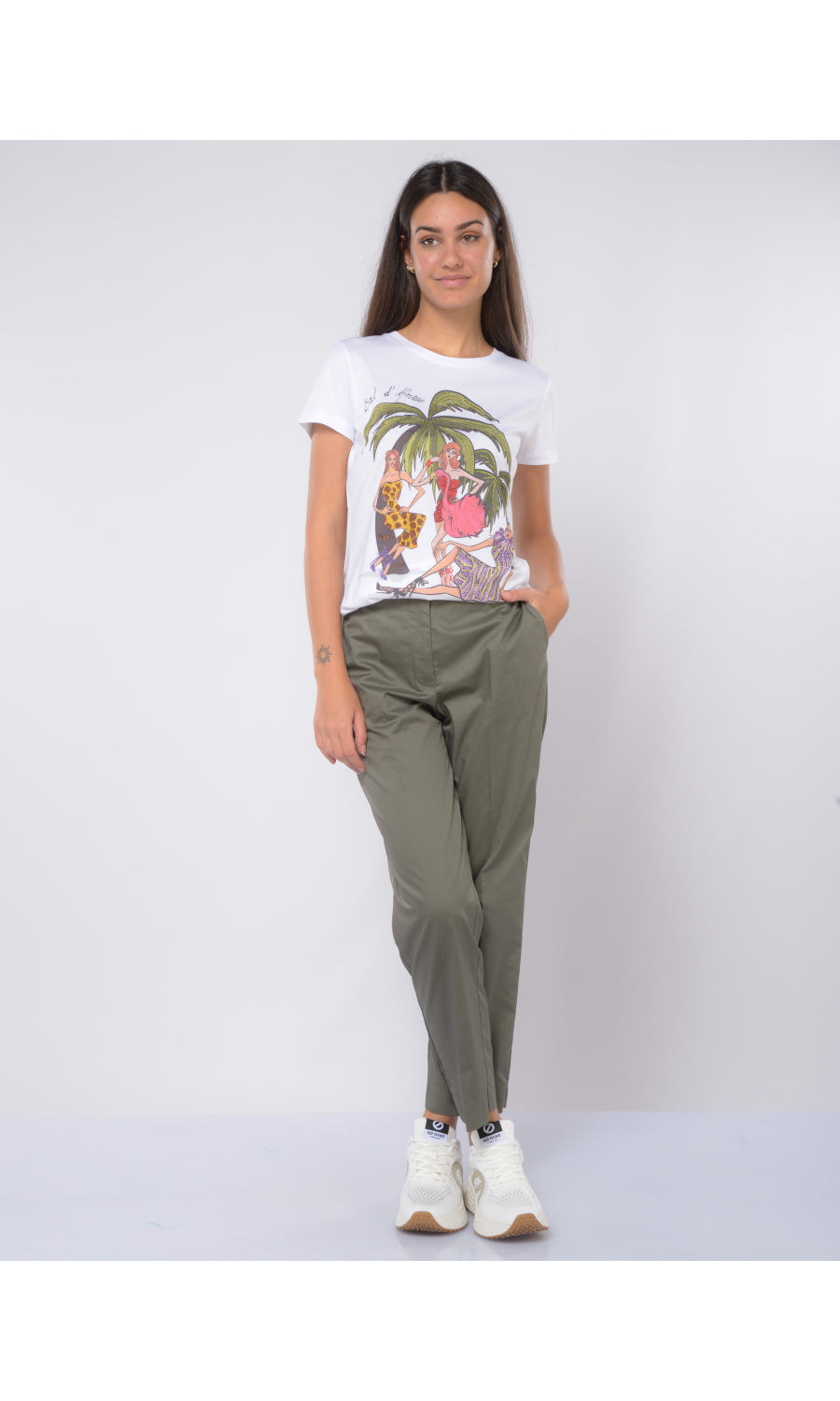 Pantalone chino con piccoli spacchi