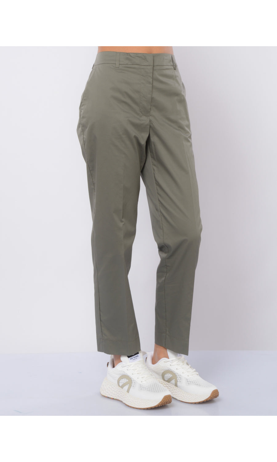 Pantalone chino con piccoli spacchi