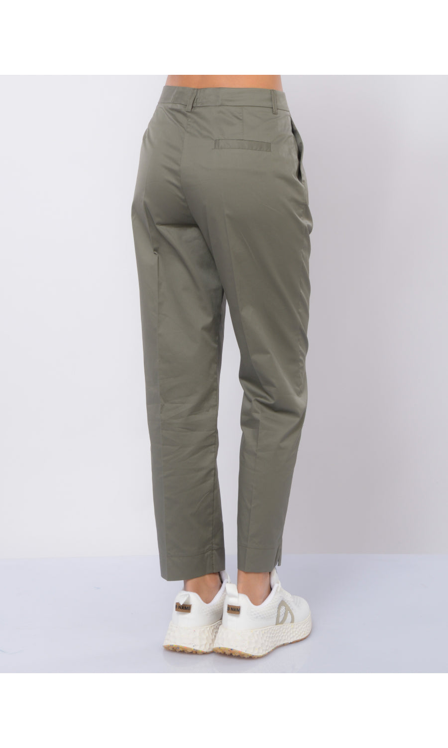 Pantalone chino con piccoli spacchi