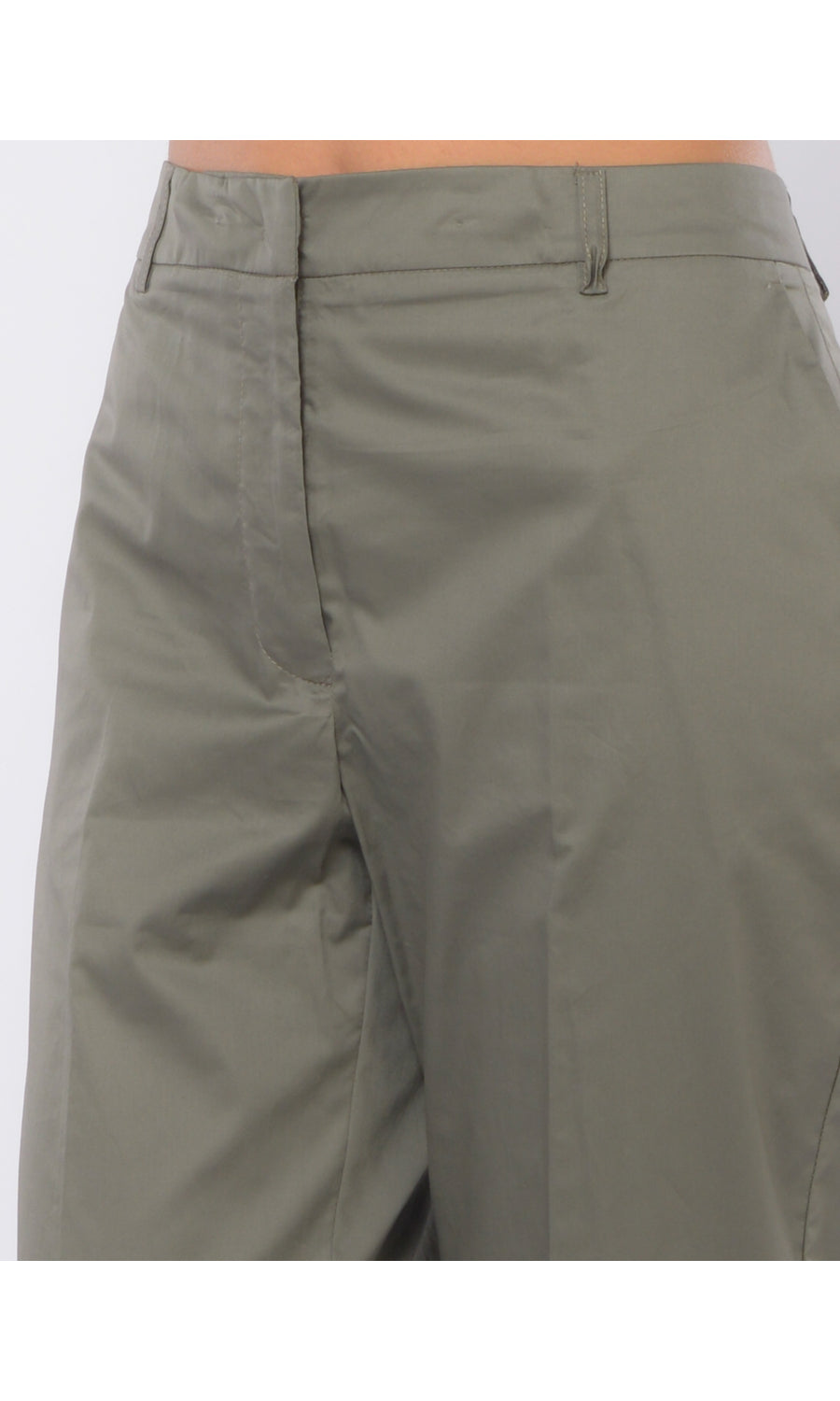 Pantalone chino con piccoli spacchi