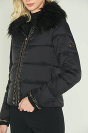 Piumino con catena nella zip