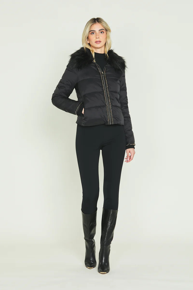 Piumino con catena nella zip