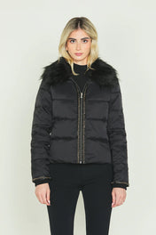 Piumino con catena nella zip