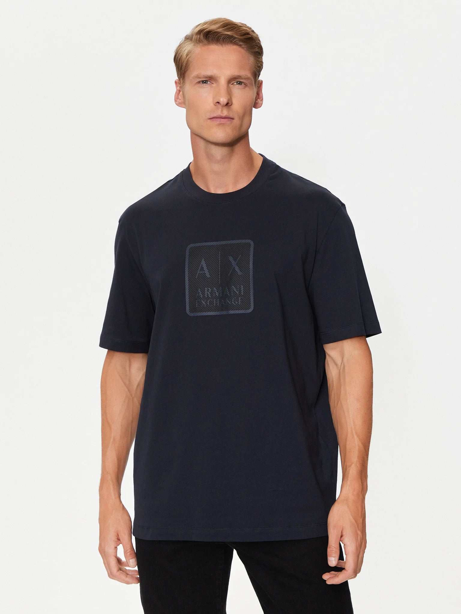 armani-exchange-t-shirt-6dzthb-zj9jz-1510-blu-scuro-regular-fit-0000304355660_d5833cc6-d6a9-4ee4-9a3b-04c9ca016798.webp