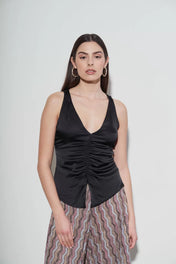 Top in raso scollo a v