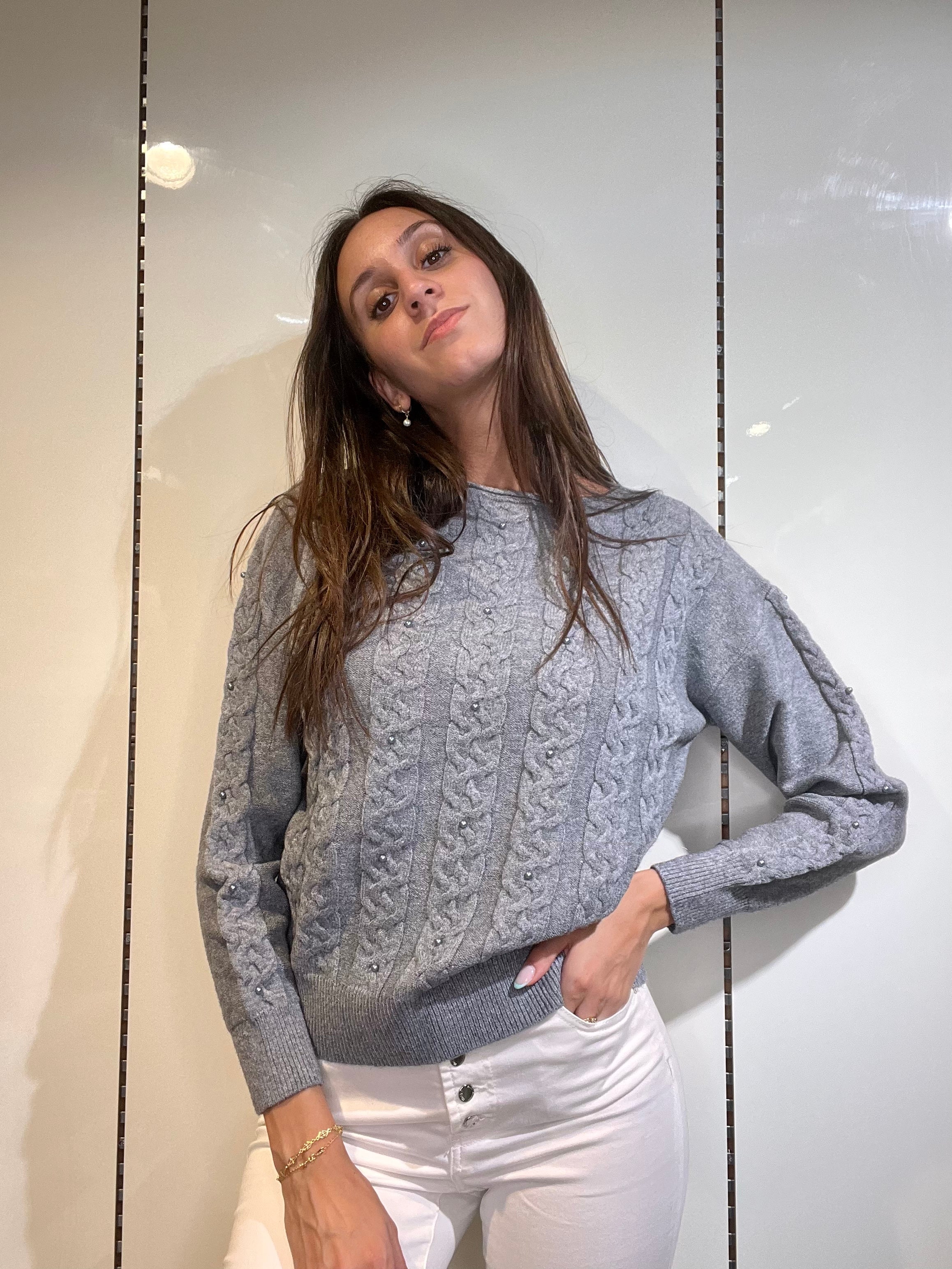 Maglioncino a trecce con perle