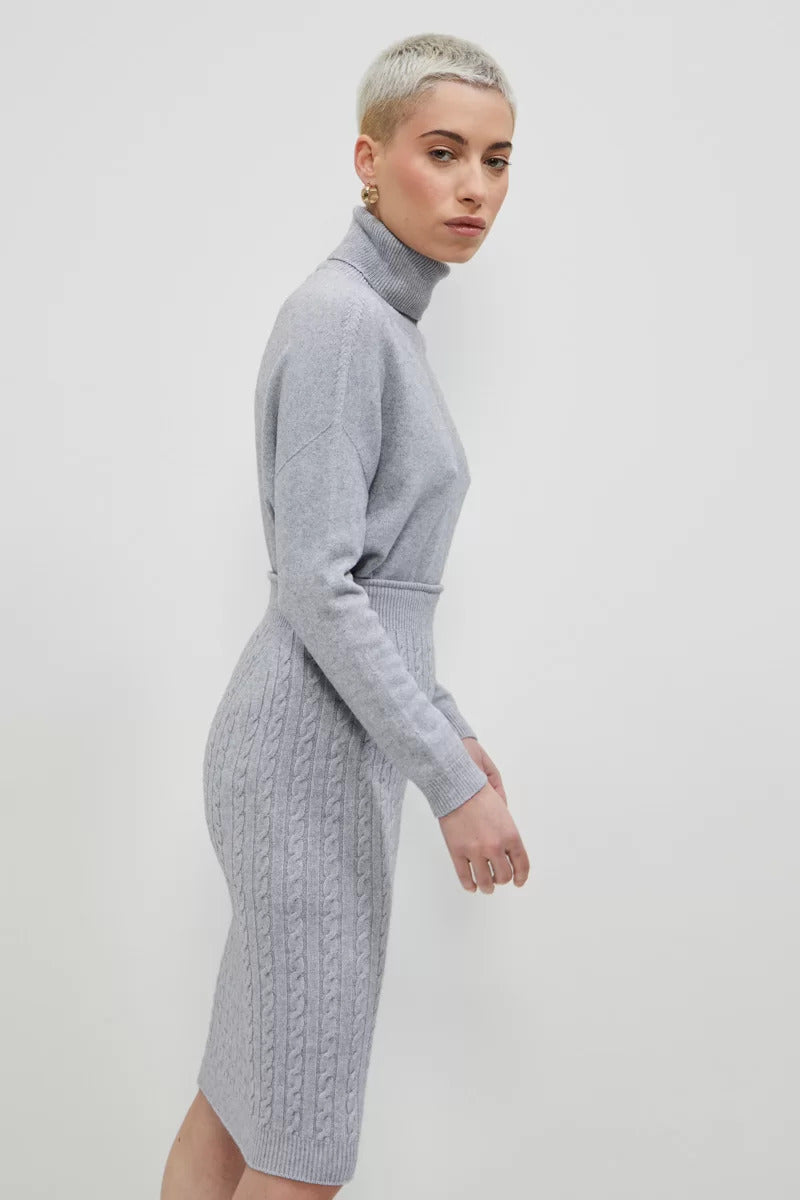 Dolcevita in maglia con motivo trecce