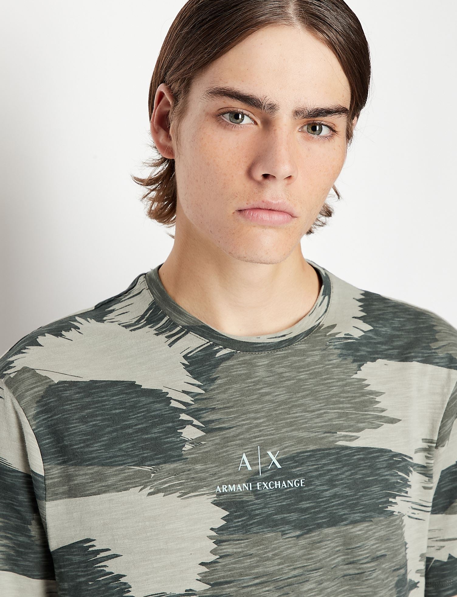 T-shirt con fantasia