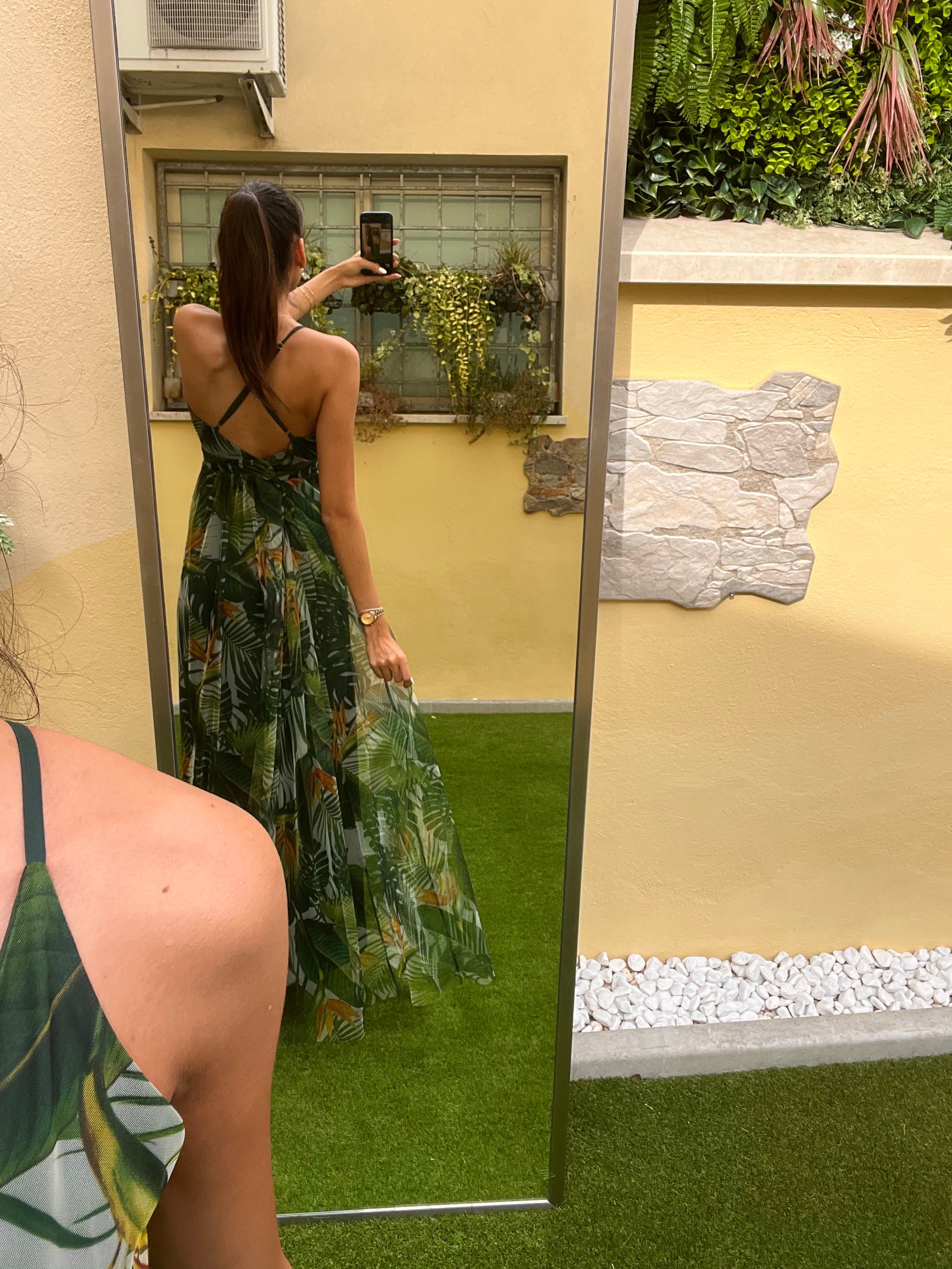 Abito lungo in tulle con spacchi