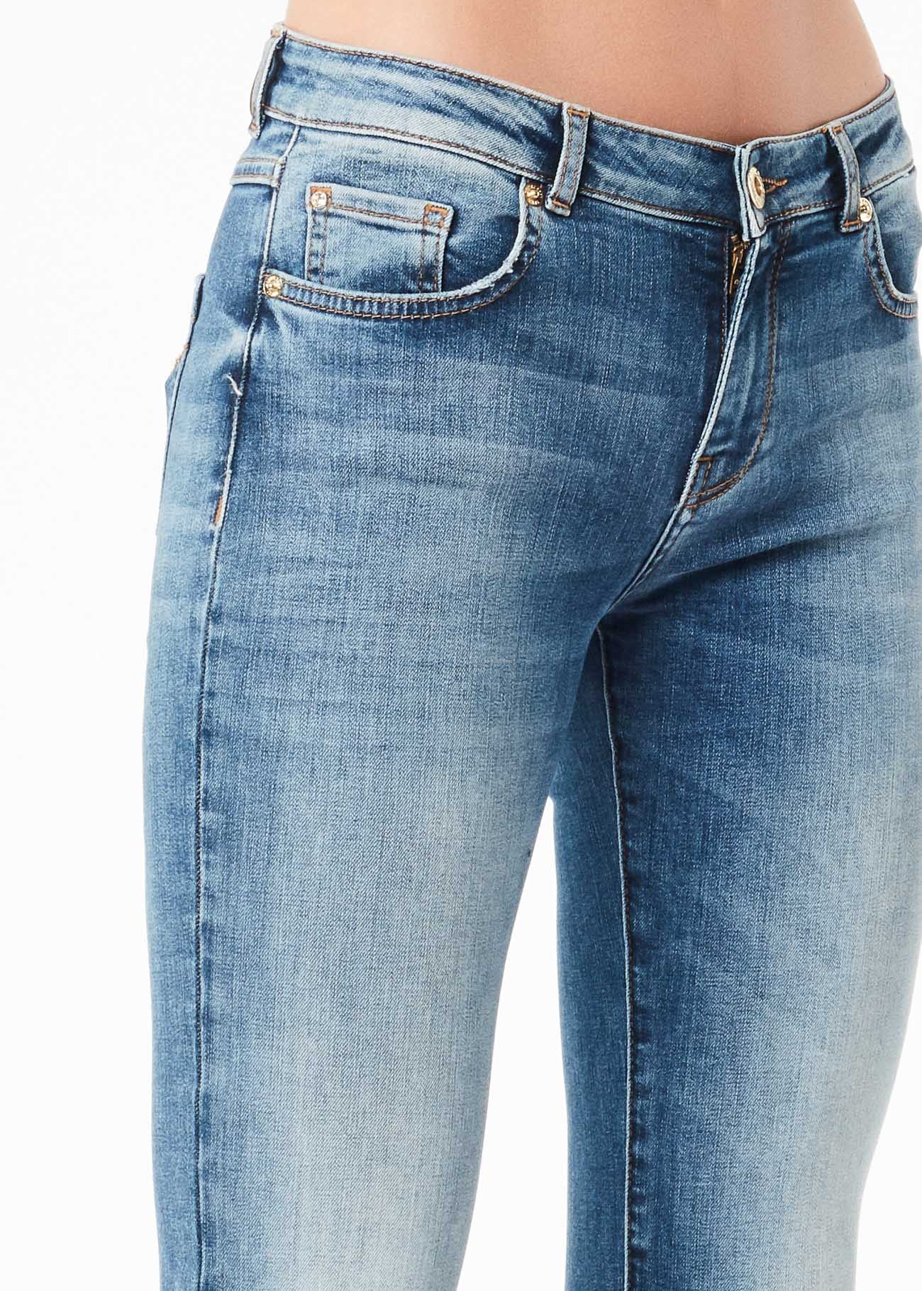 Jeans a zampa