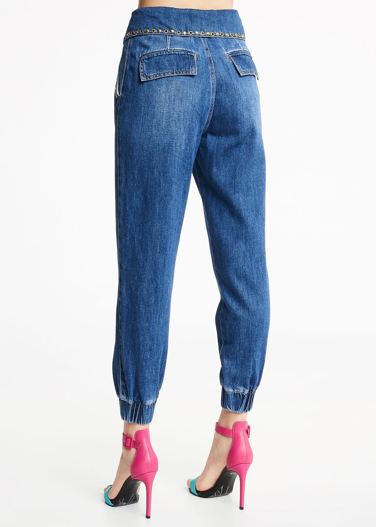 Jeans con borchie