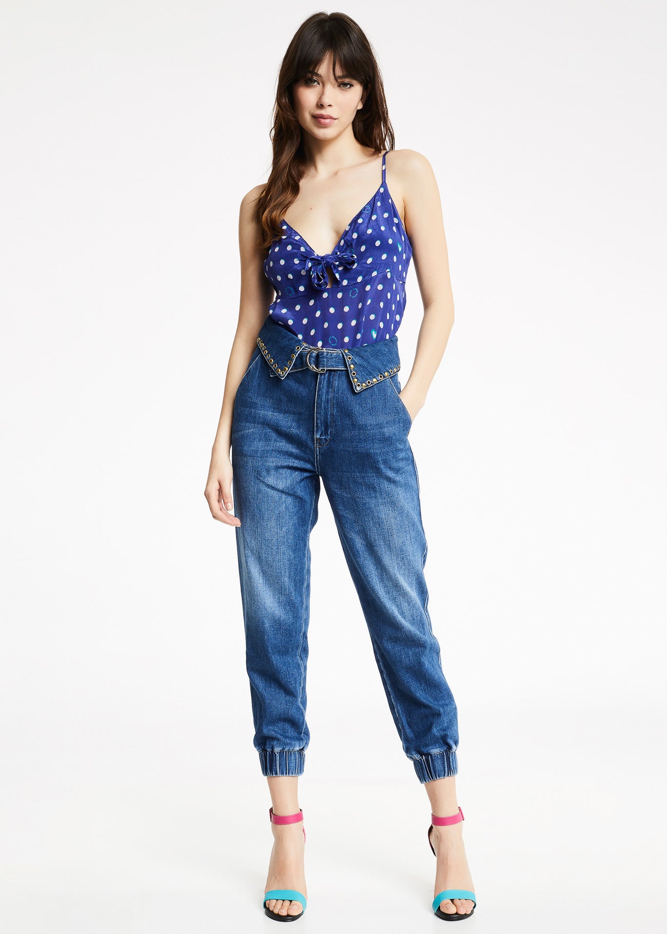 Jeans con borchie