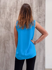 Top scollo a V smanicato