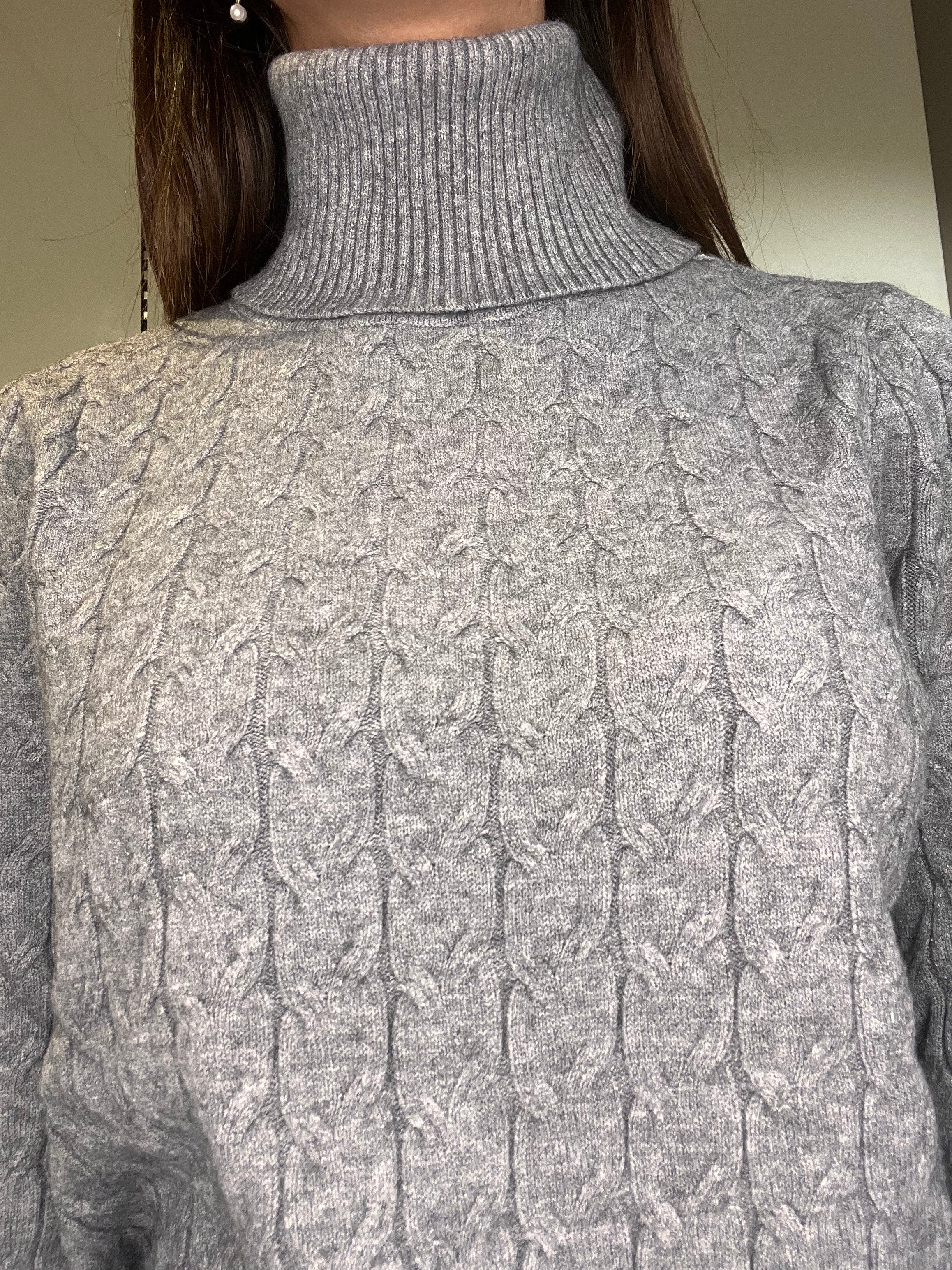 Maglioncino collo alto a trecce