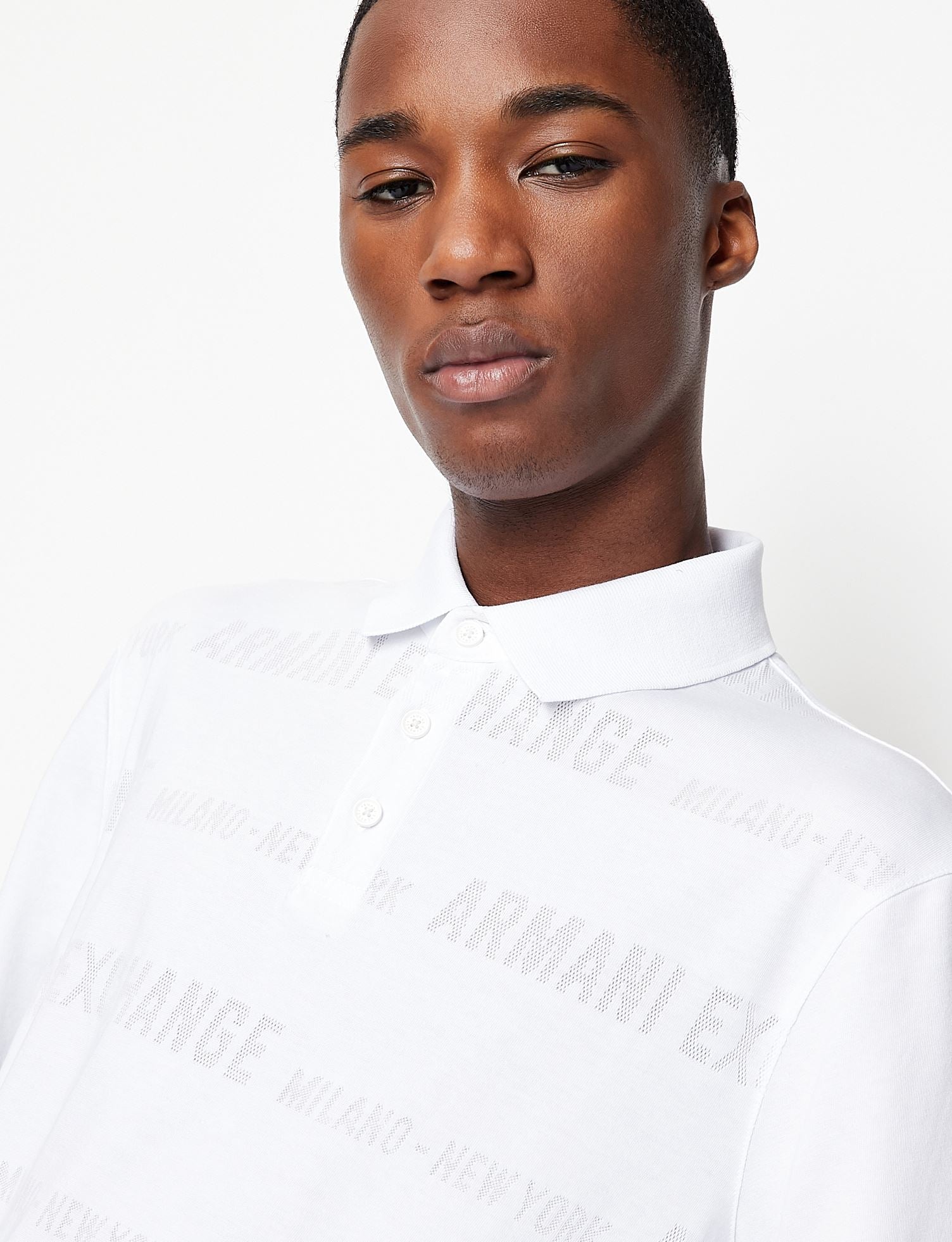 Polo con logo all over