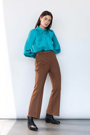 Pantalone a trombetta con spacco