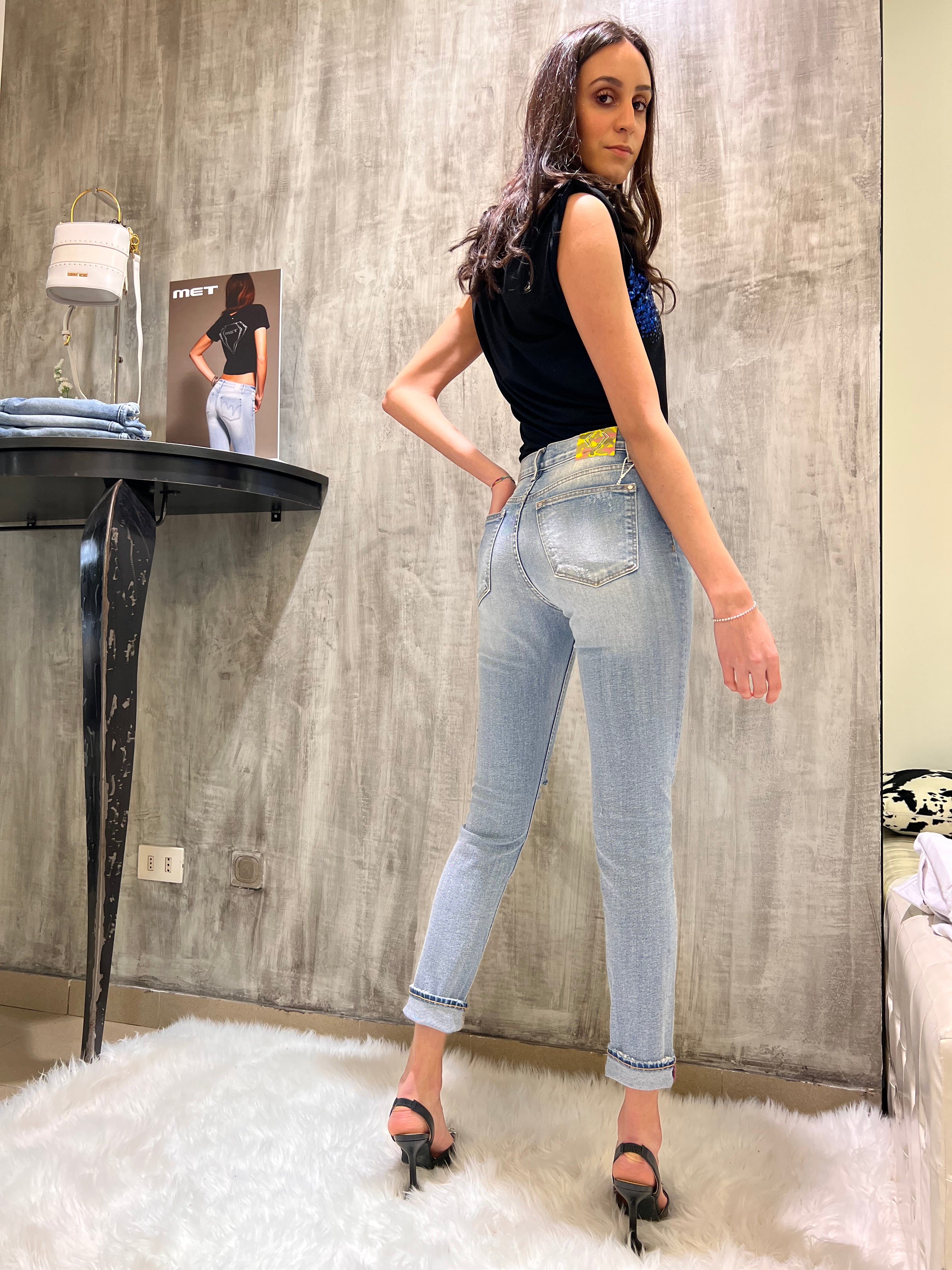 Jeans vita alta con strappi